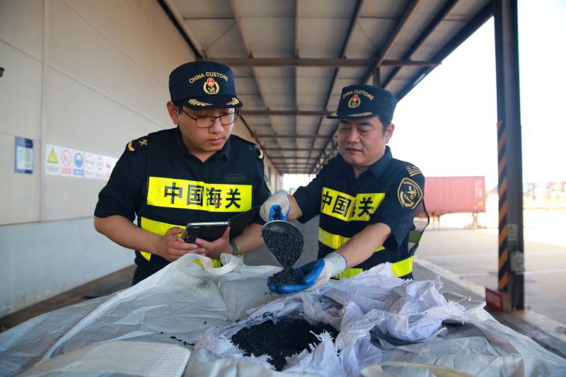 進(jìn)口?；贰傲惴e壓” 海關(guān)新模式破解高溫季通關(guān)難題