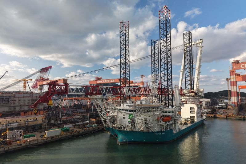 全國首個(gè)非口岸機(jī)場(chǎng)航空運(yùn)輸類海關(guān)監(jiān)管作業(yè)場(chǎng)所轉(zhuǎn)關(guān)貨物總量突破100噸（圖）