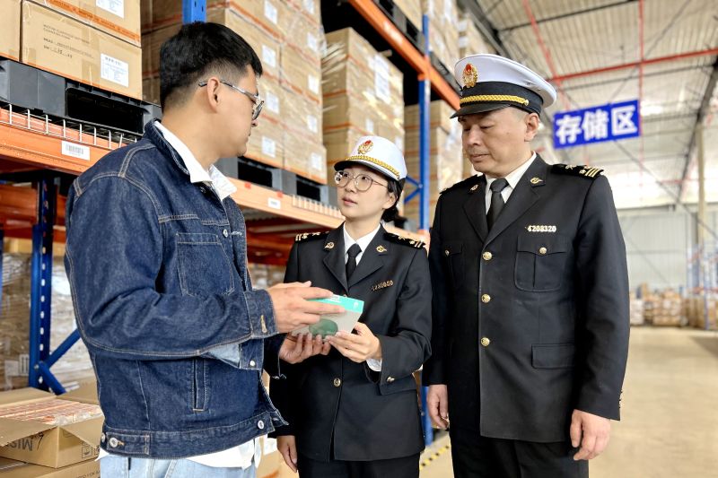 煙臺(tái)綜合保稅區(qū)跨境電商監(jiān)管場(chǎng)所累計(jì)輸韓電商包裹超5500萬單（圖）